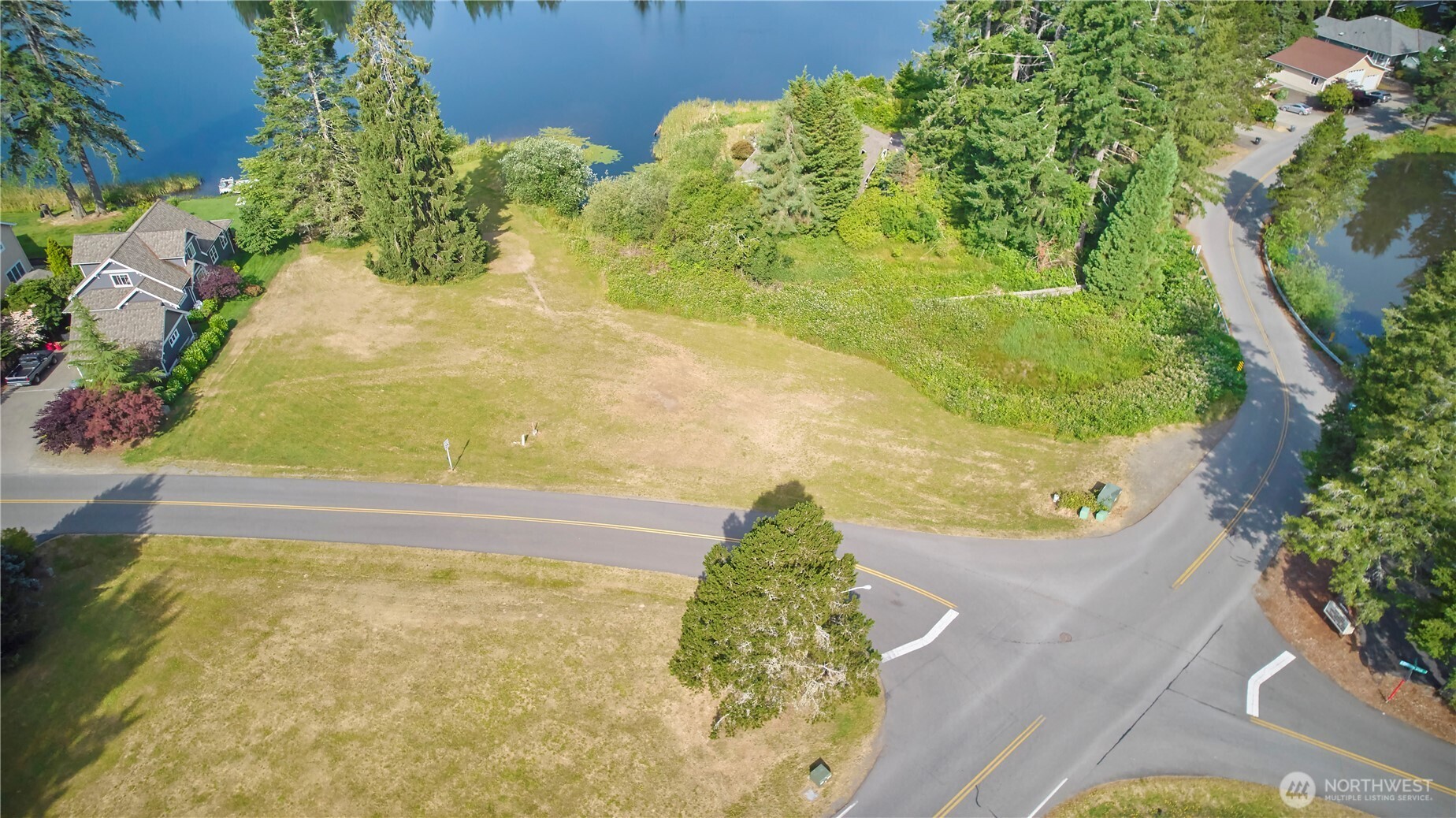 20 E Lakeshore Drive Property Photo 3