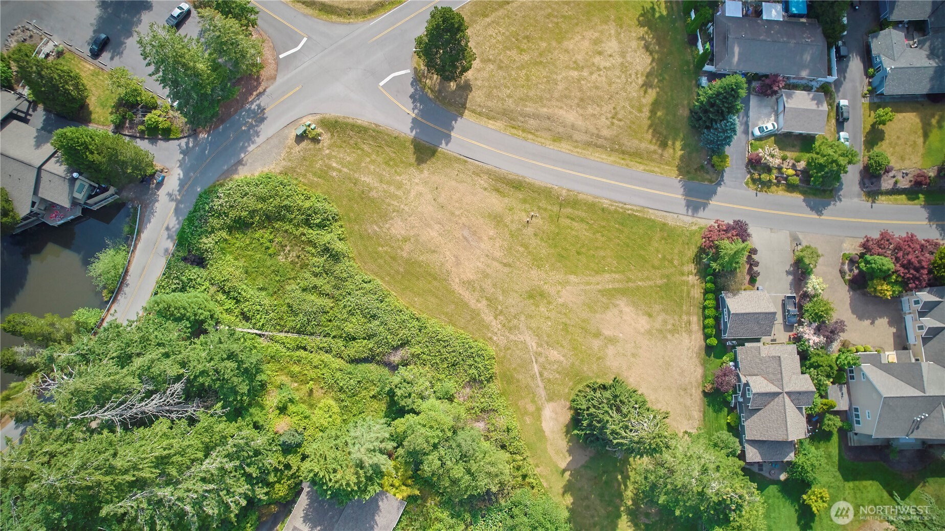 40 E Lakeshore Drive Property Photo 1