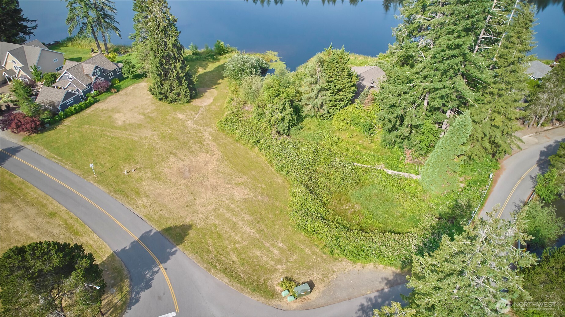 40 E Lakeshore Drive Property Photo 2