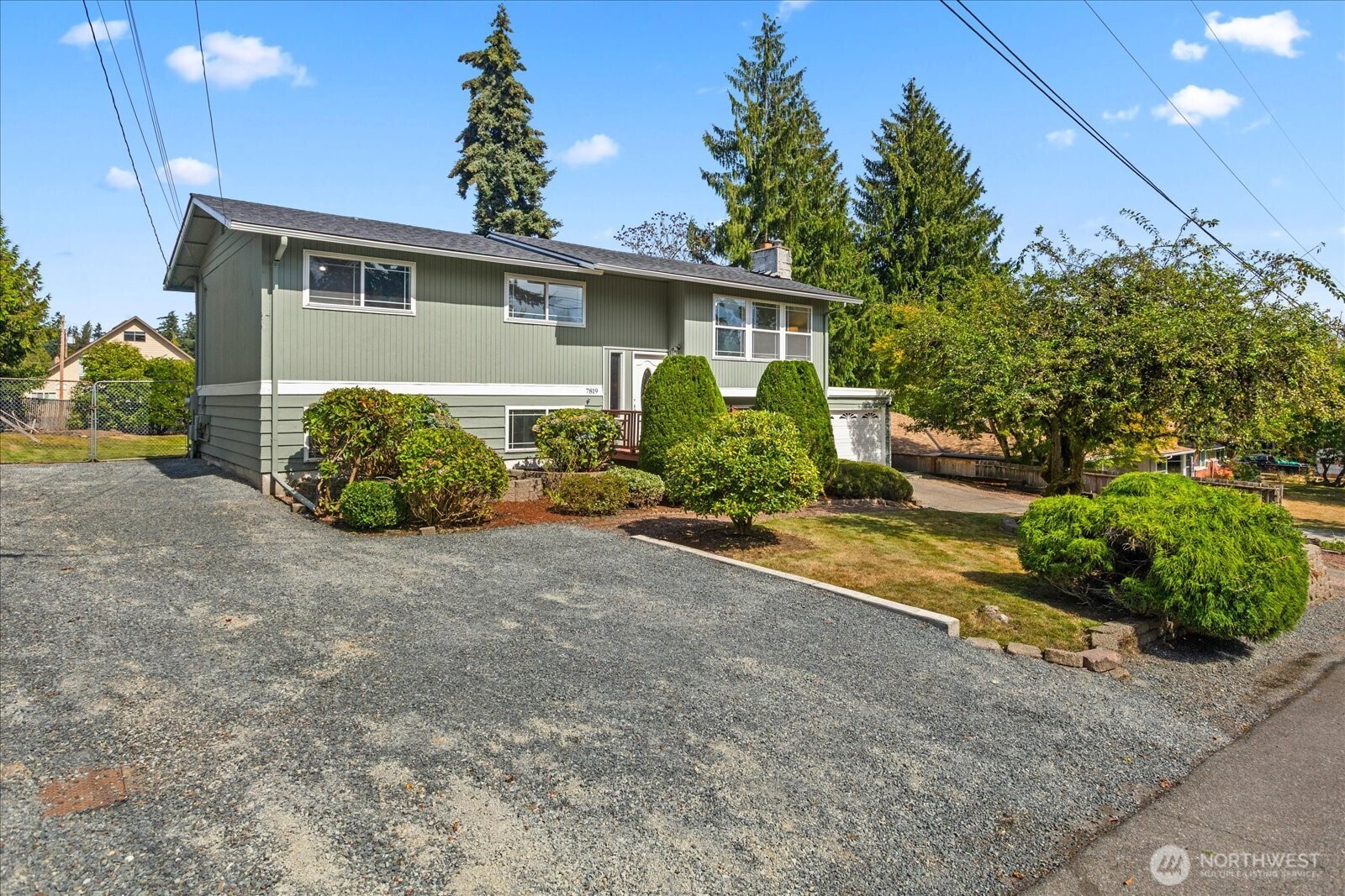7819 225th Place Property Photo 2