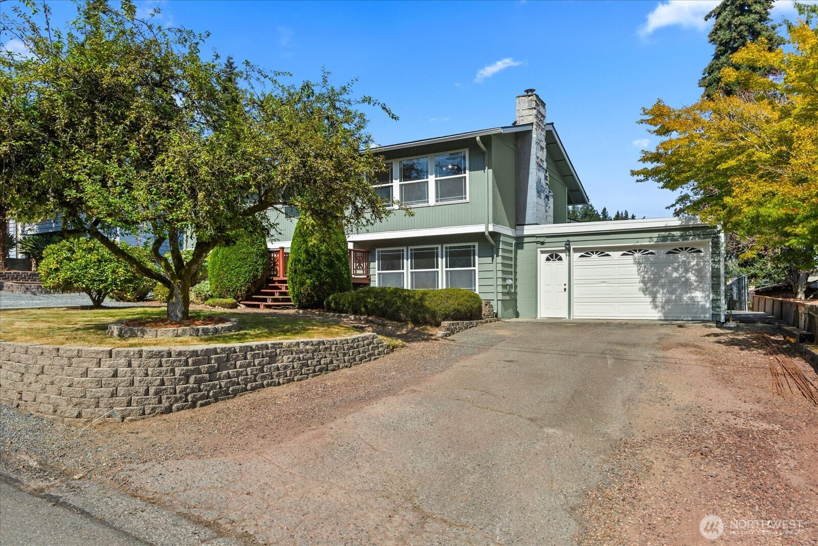 7819 225th Place Property Photo 3