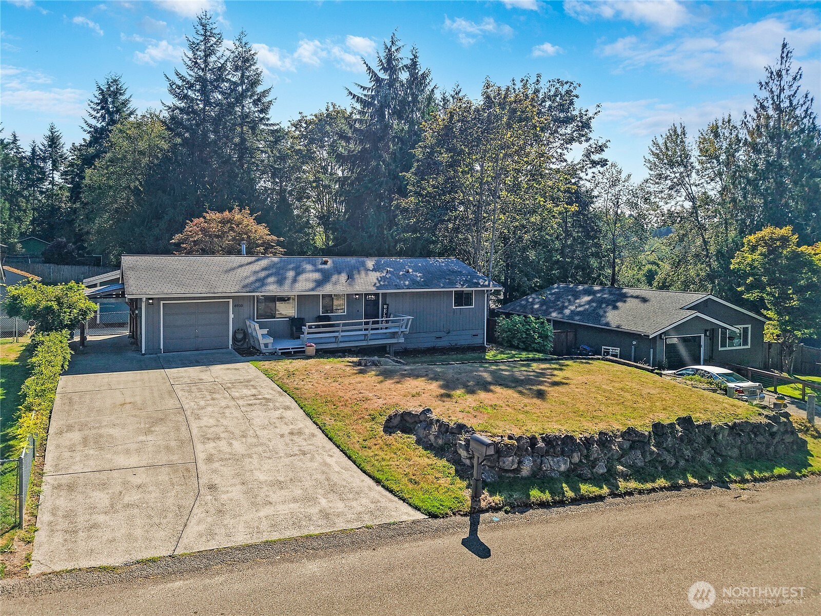 6910 E Cascade Drive Property Photo 2
