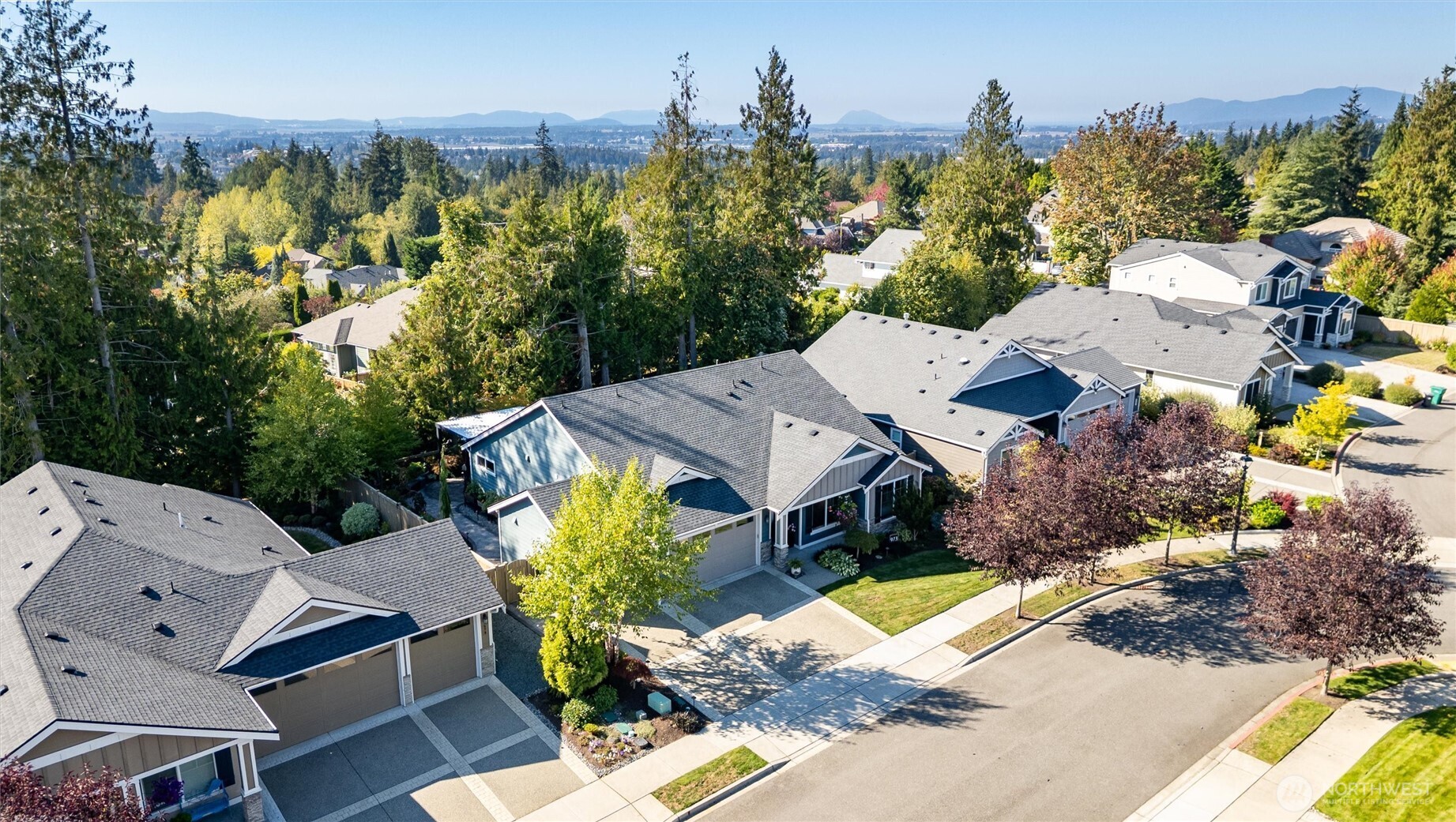 973 Rainier Loop Property Photo 3