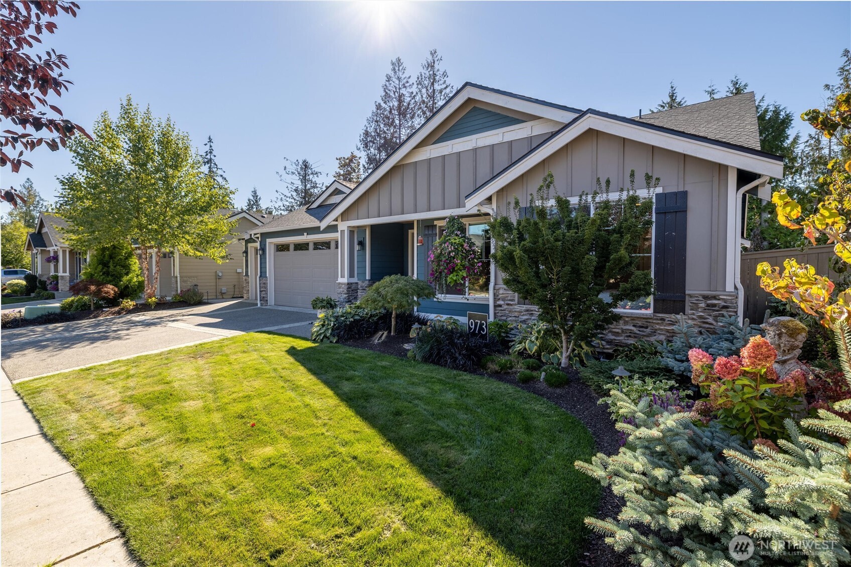 973 Rainier Loop Property Photo 6