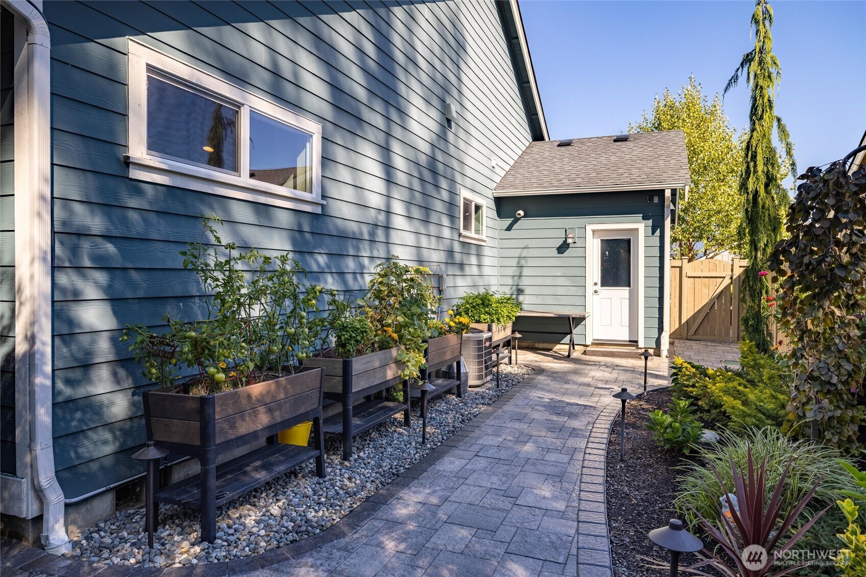 973 Rainier Loop Property Photo 35