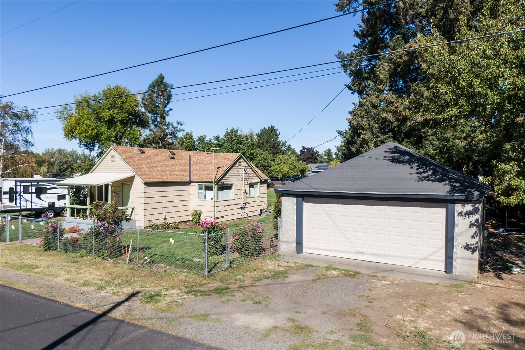 1849 Delmont Street Property Photo 6