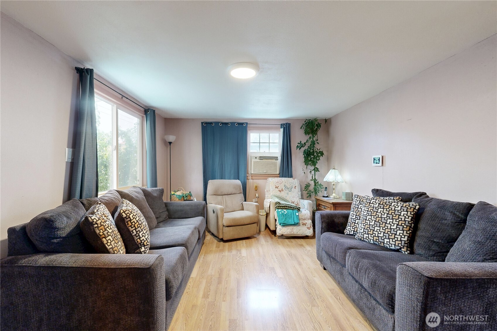 1849 Delmont Street Property Photo 8