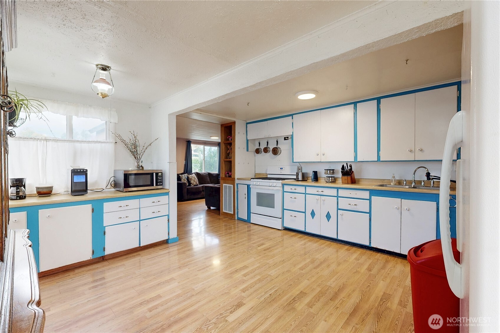 1849 Delmont Street Property Photo 13