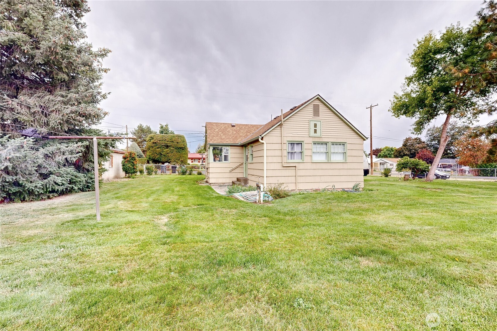 1849 Delmont Street Property Photo 23