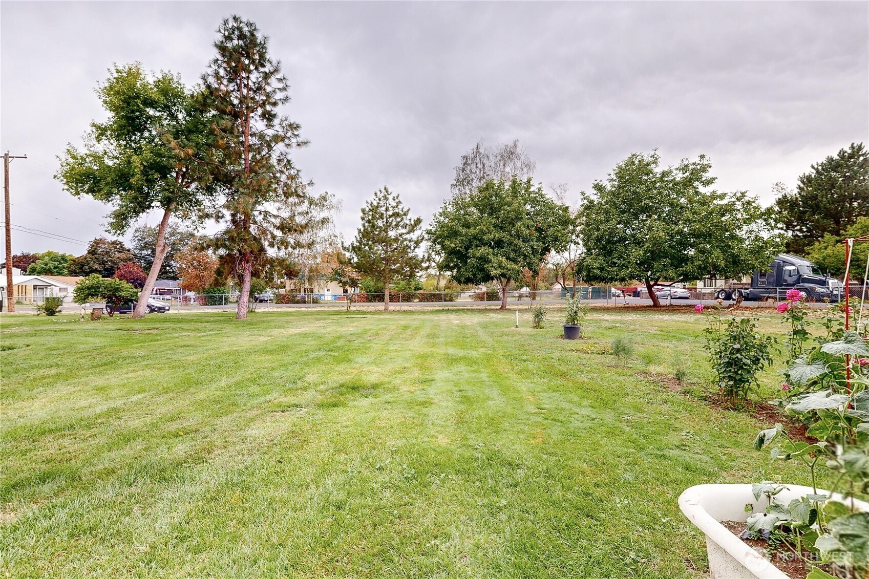 1849 Delmont Street Property Photo 24