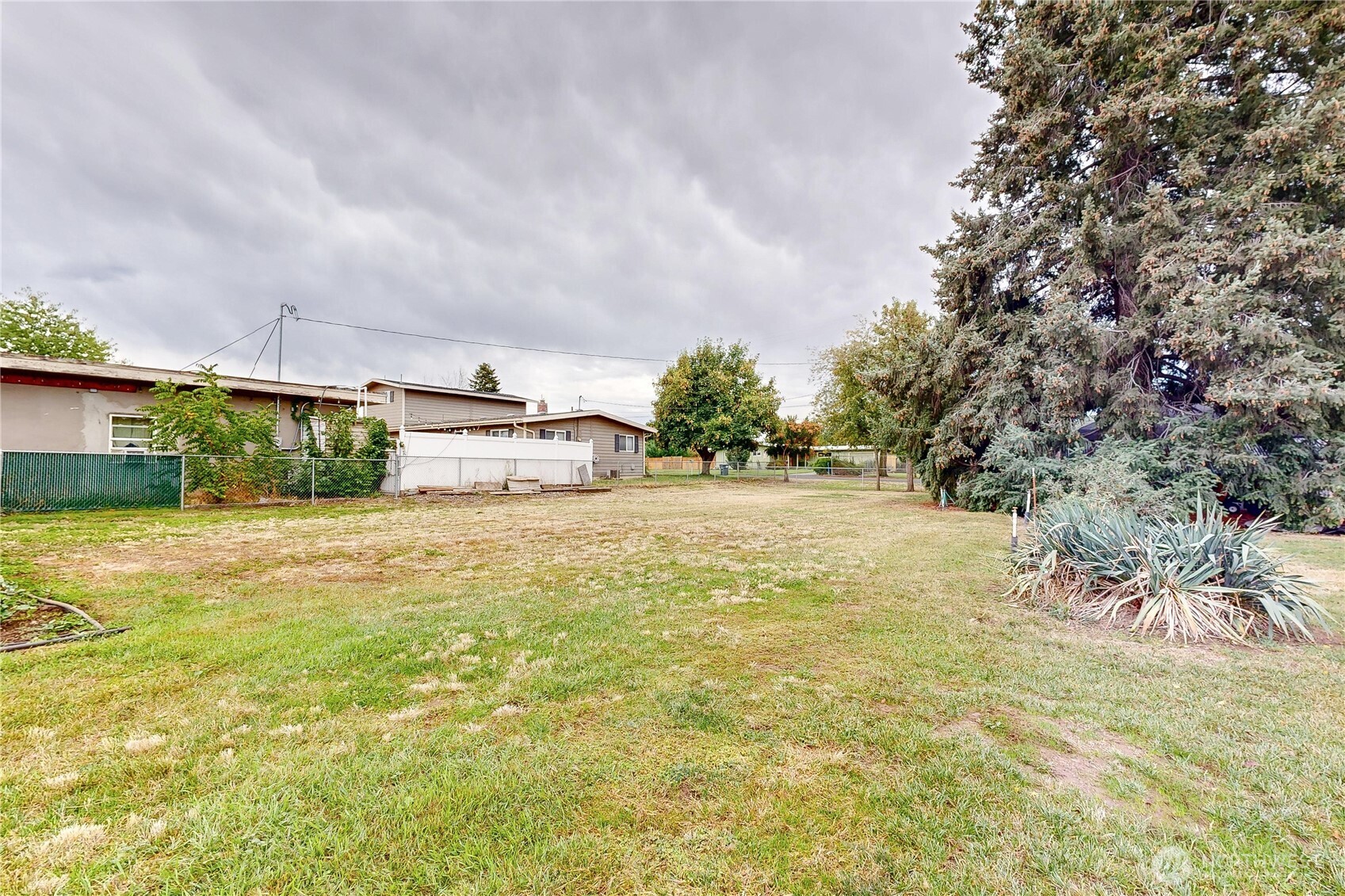 1849 Delmont Street Property Photo 26