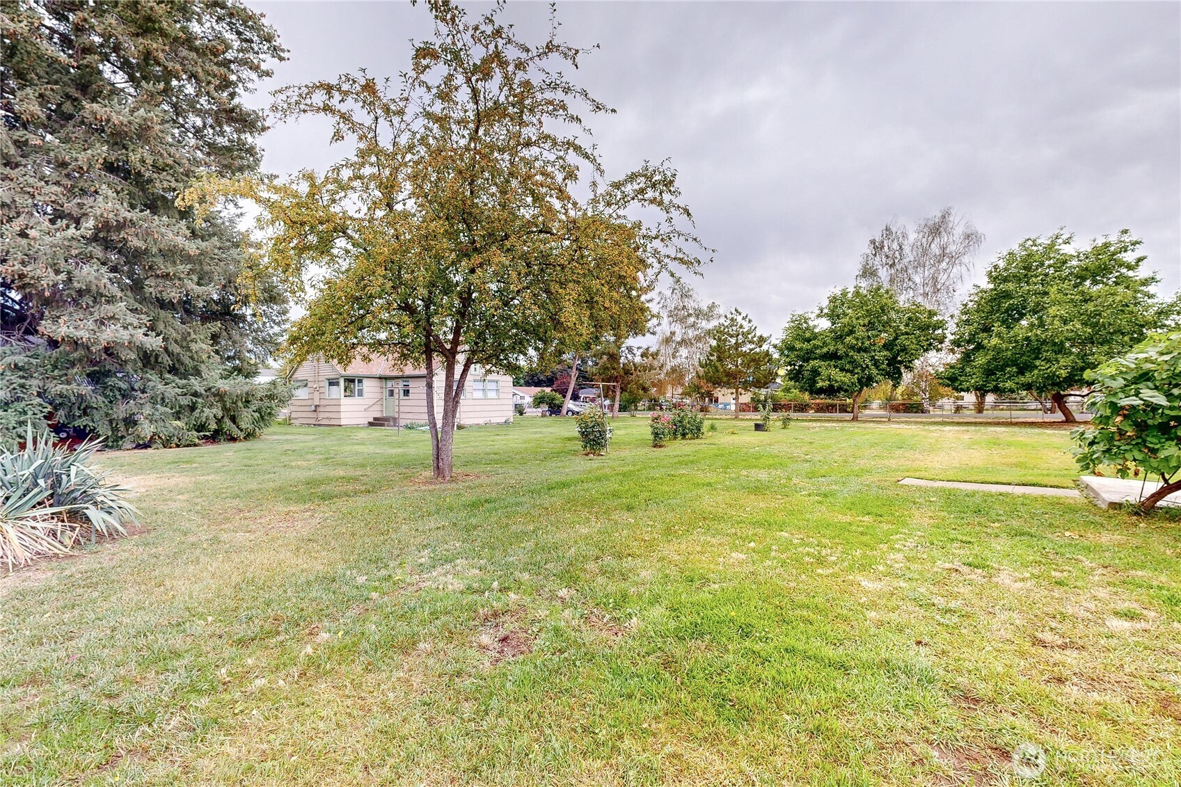 1849 Delmont Street Property Photo 27