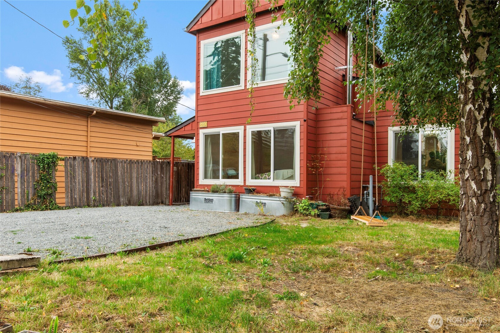 9682 Beacon Avenue Property Photo 3