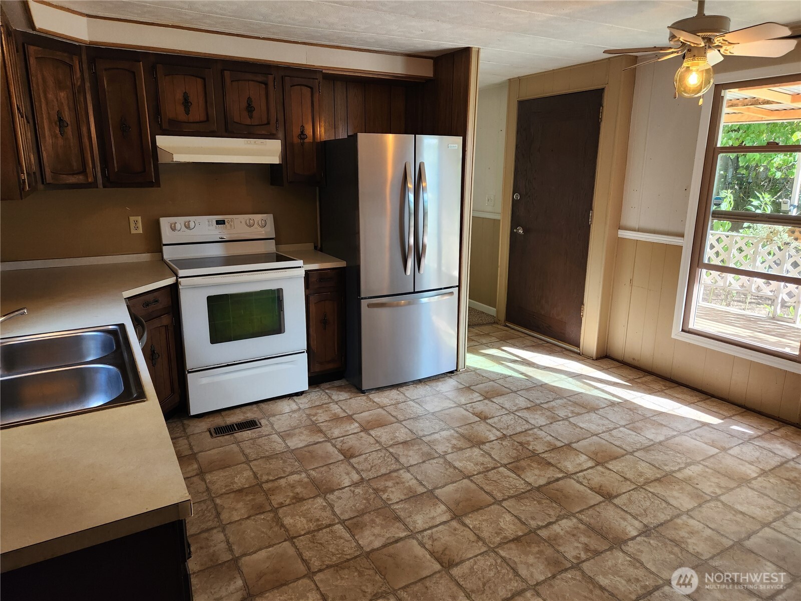7085 Tall Cedars Lane Property Photo 6