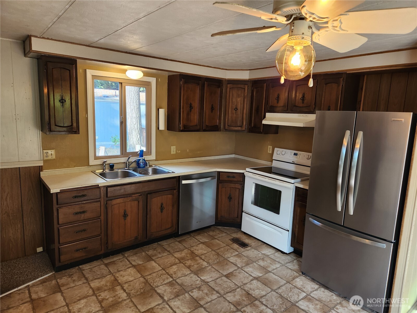 7085 Tall Cedars Lane Property Photo 9