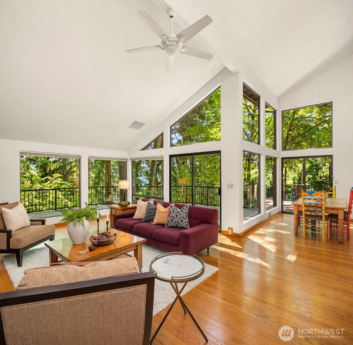 4336 E Mercer Way Property Photo 12