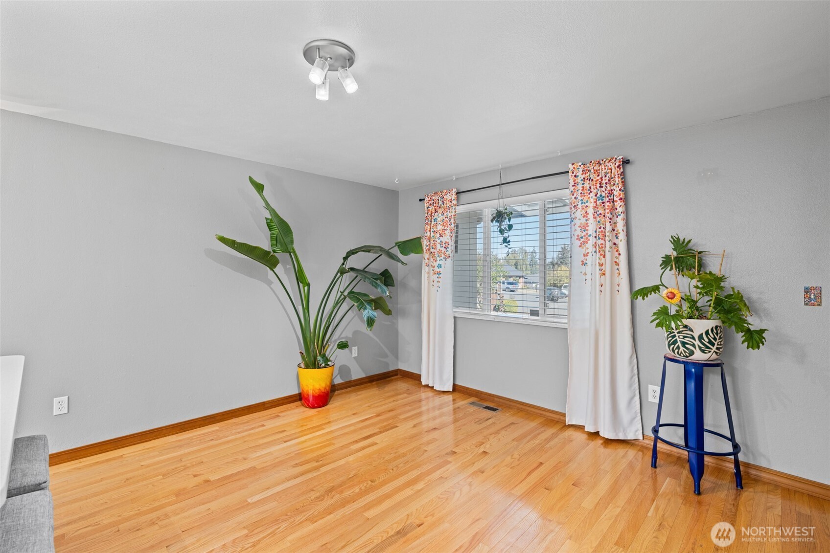 142 W Columbus Avenue Property Photo 16