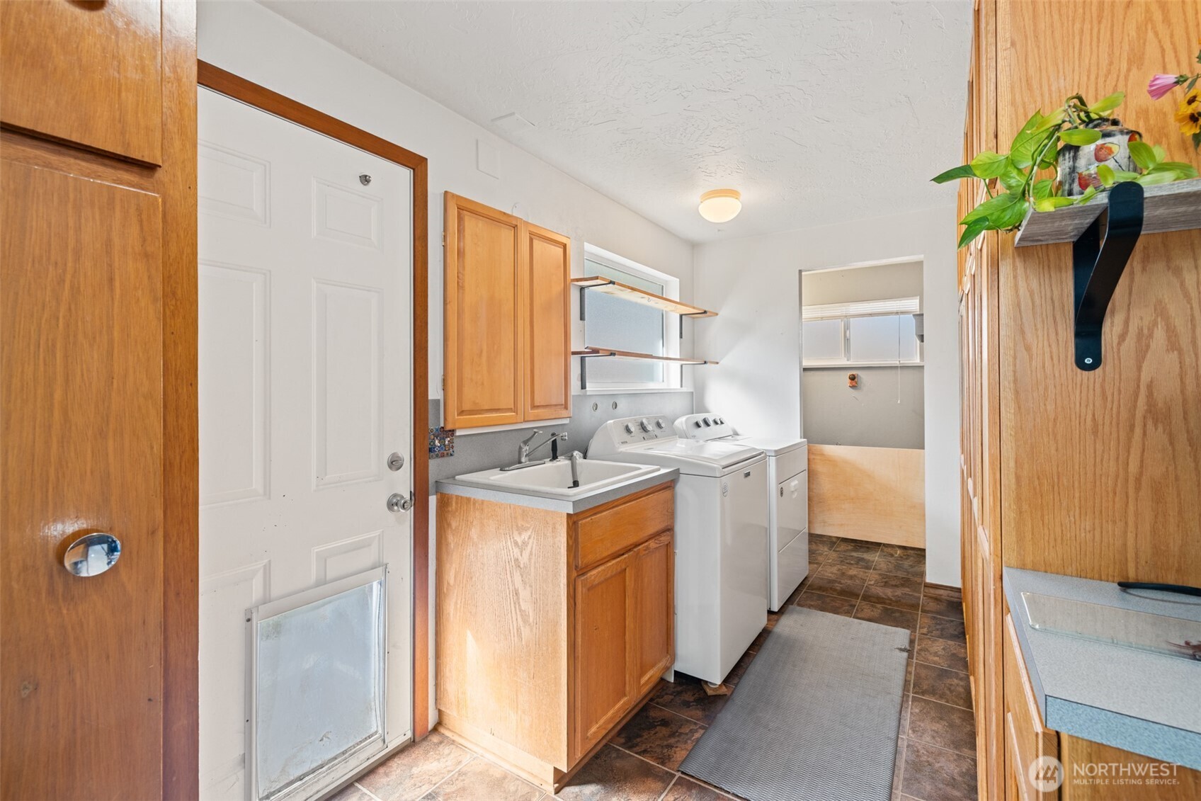 142 W Columbus Avenue Property Photo 27