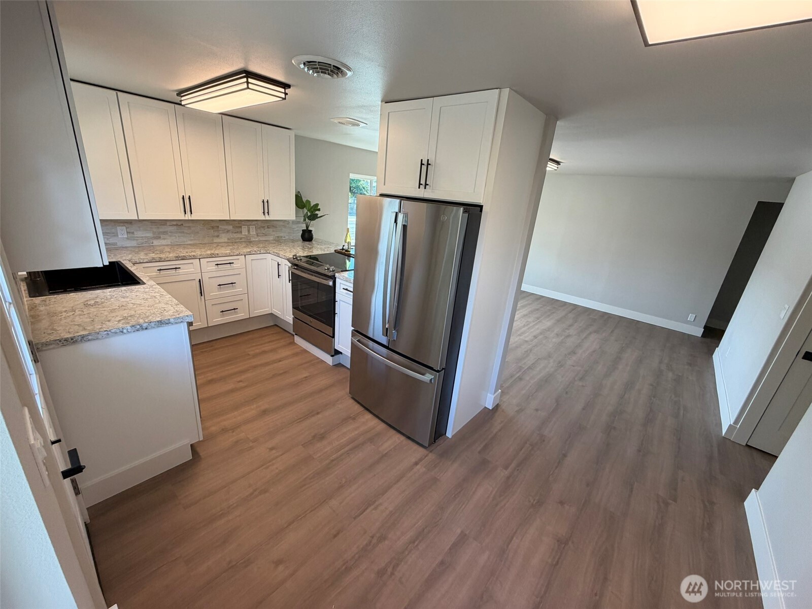857 S 72nd Street Property Photo 5