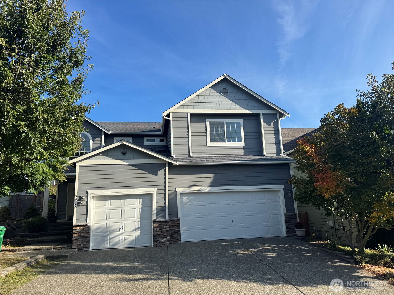 5206 NE 8th Street Property Photo 1