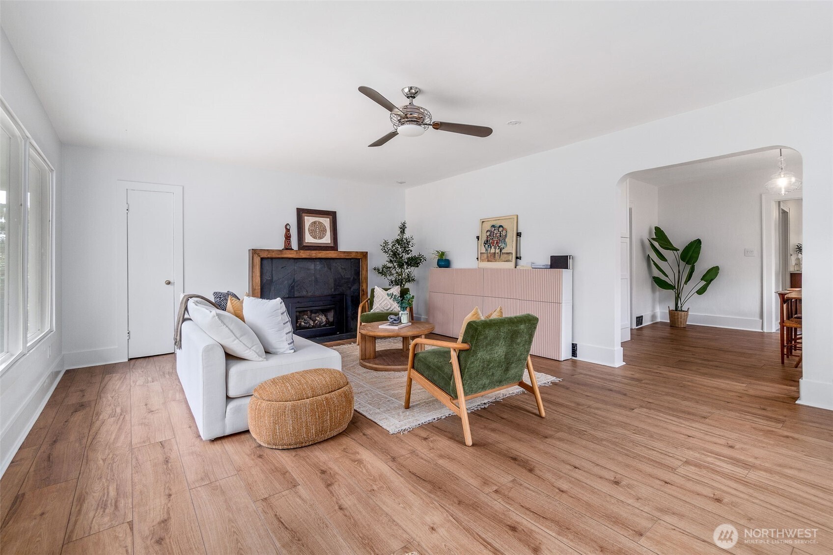 11037 Sand Point Way Property Photo 4