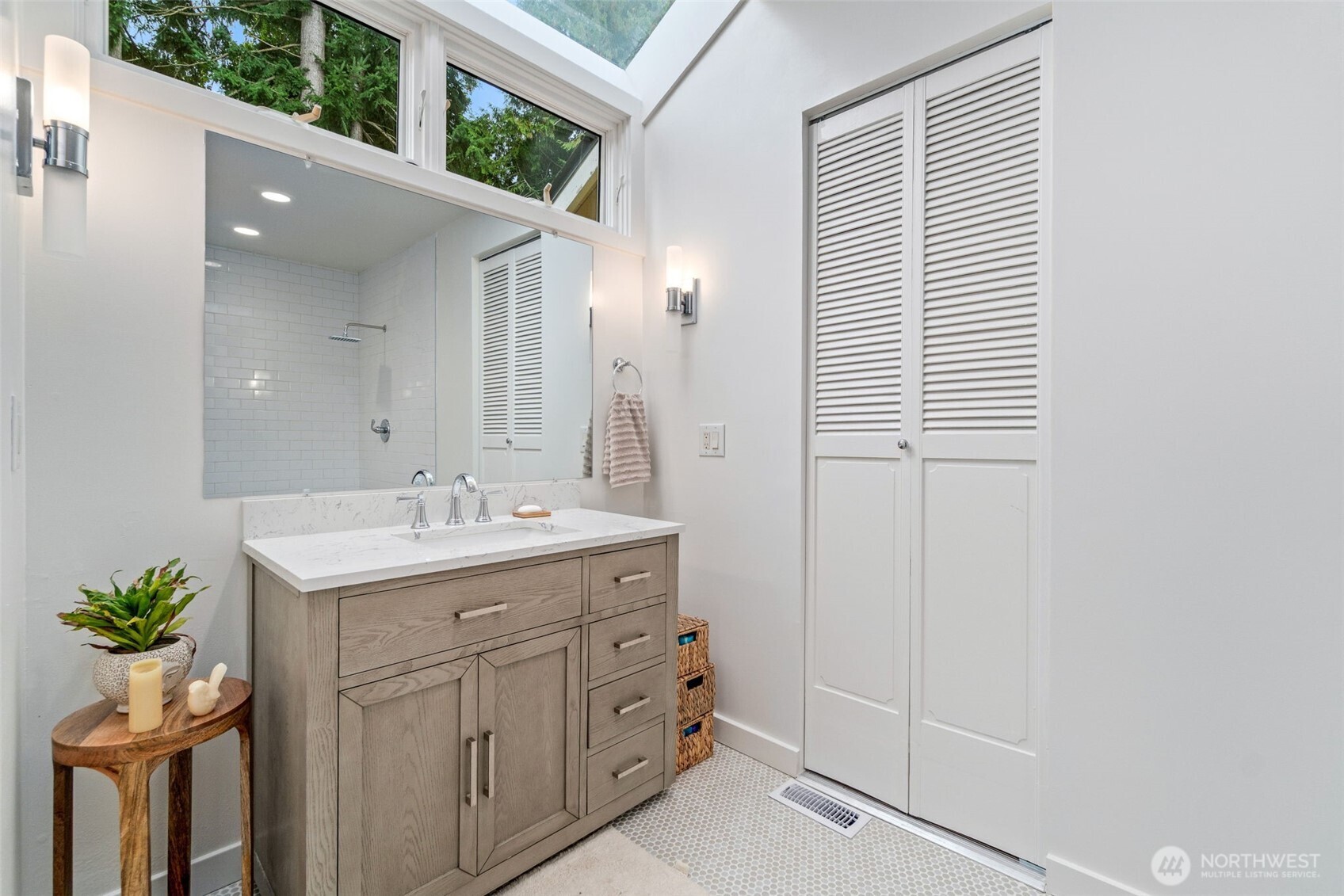 11037 Sand Point Way Property Photo 17