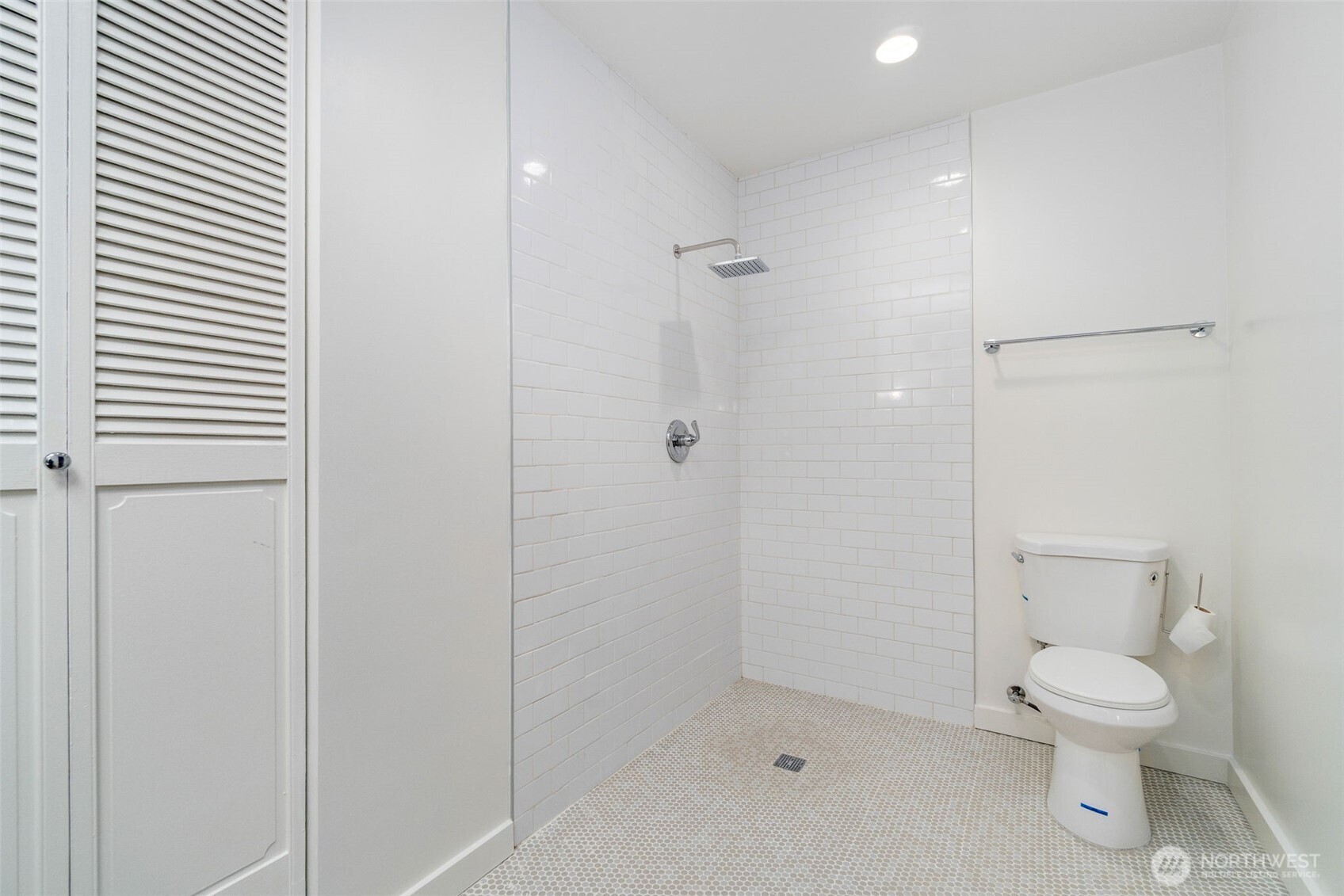 11037 Sand Point Way Property Photo 18