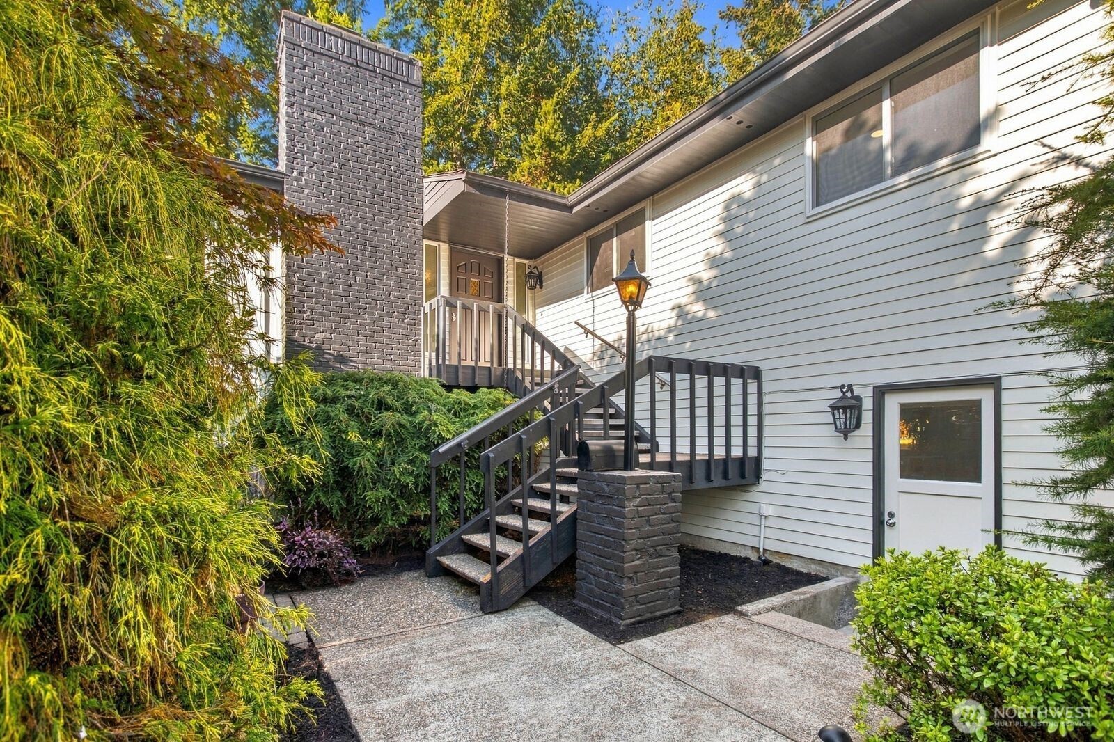 7011 165th Place Property Photo 2
