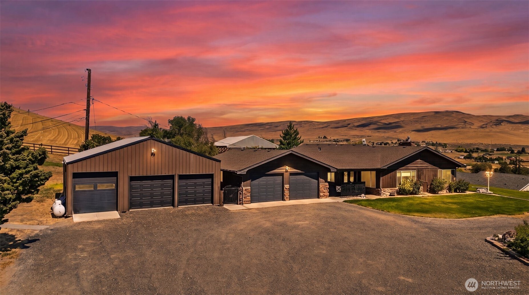 3672 N Wenas Road Property Photo 1