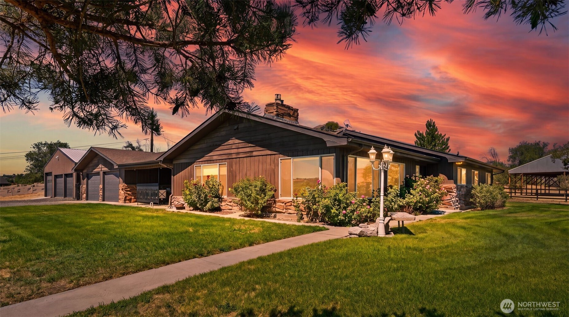 3672 N Wenas Road Property Photo 2
