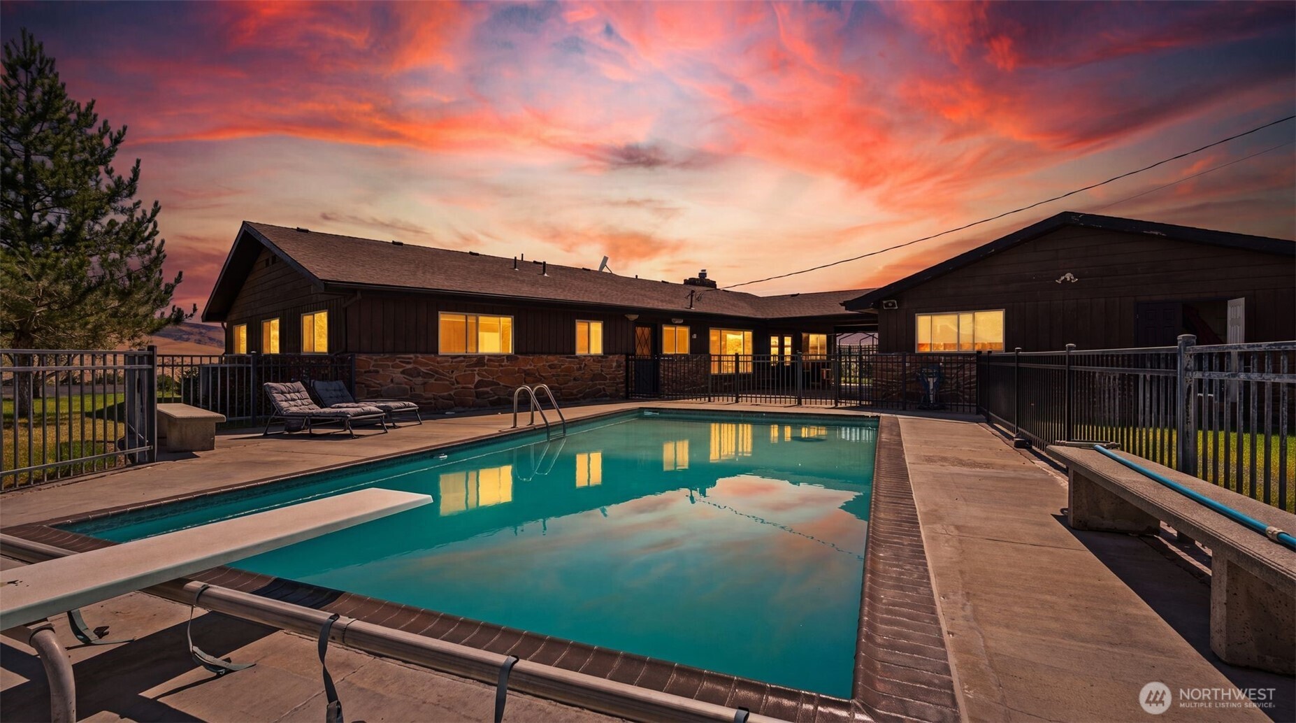 3672 N Wenas Road Property Photo 3