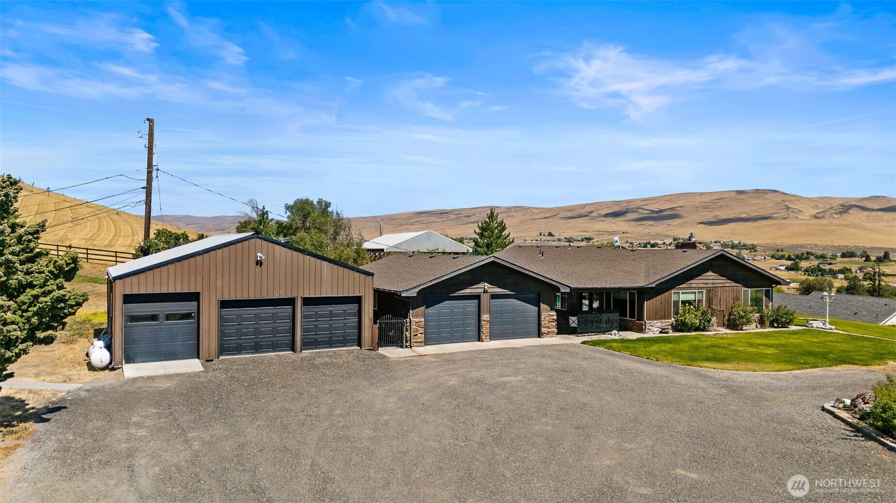 3672 N Wenas Road Property Photo 4