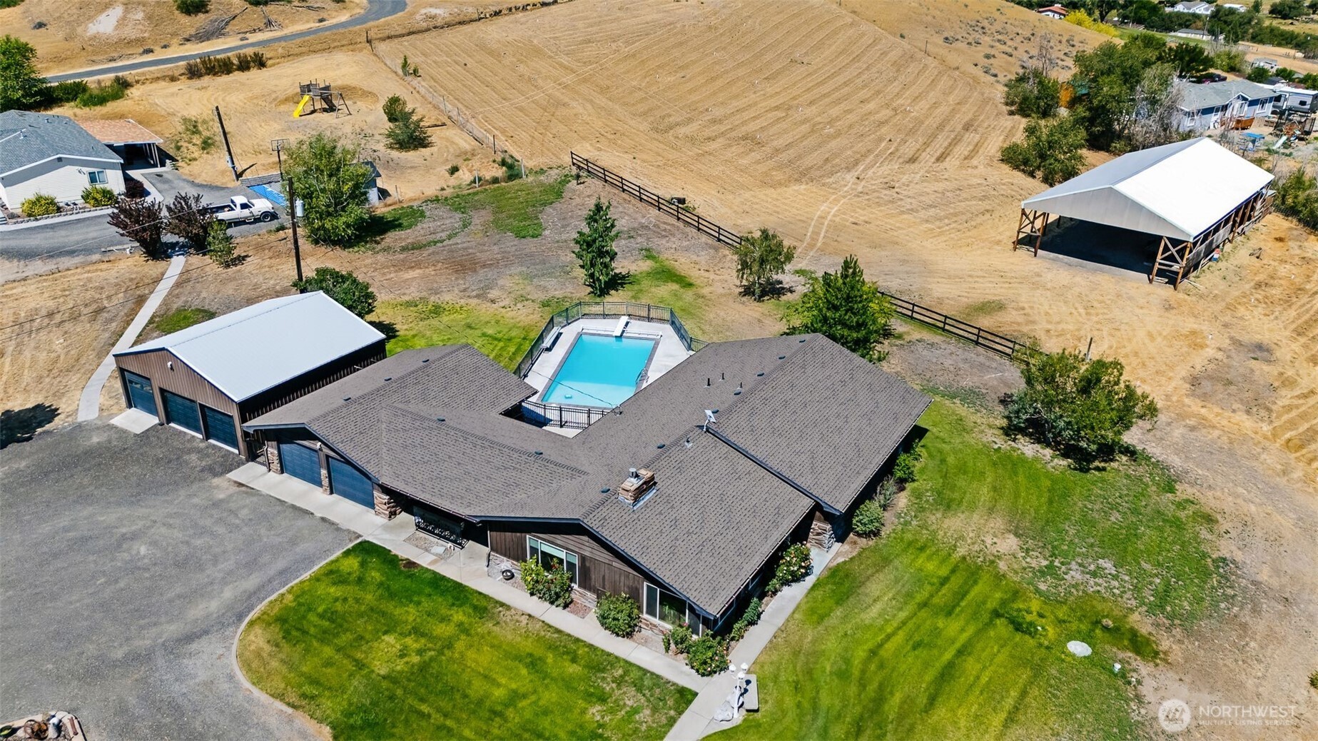 3672 N Wenas Road Property Photo 5