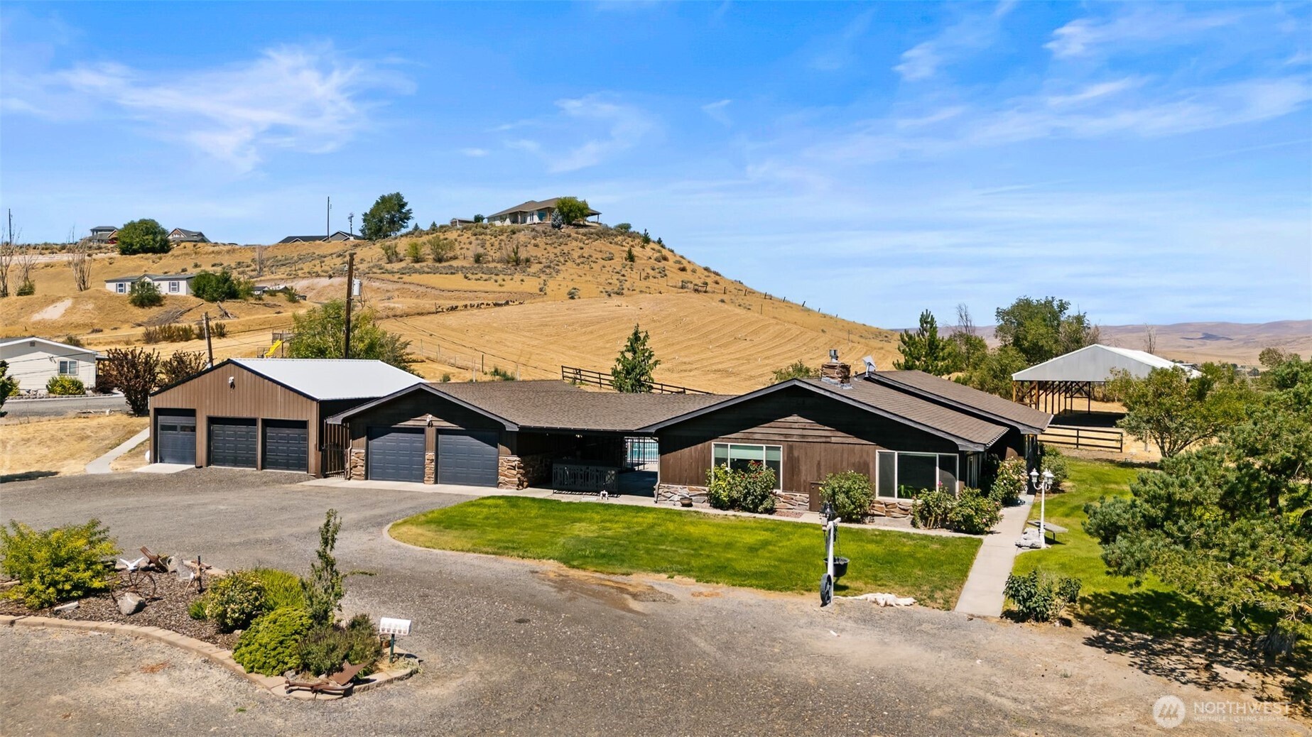 3672 N Wenas Road Property Photo 6