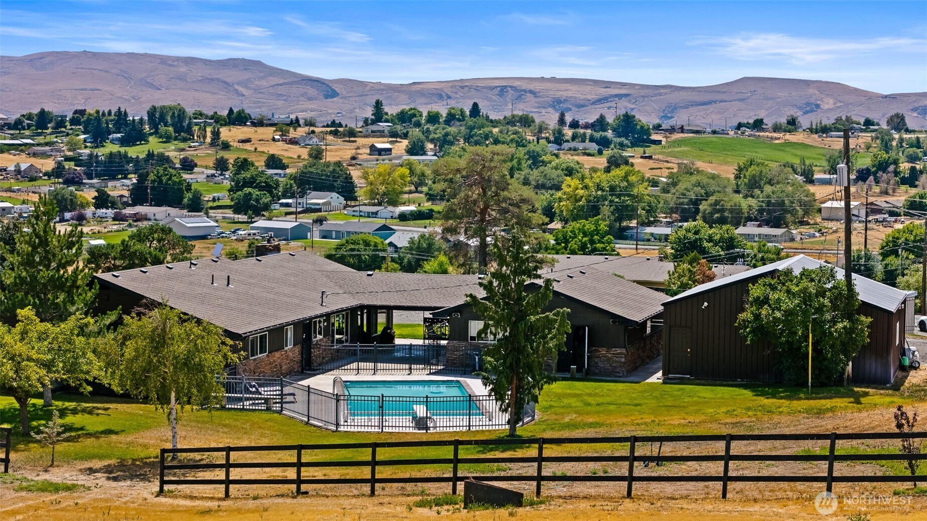 3672 N Wenas Road Property Photo 10