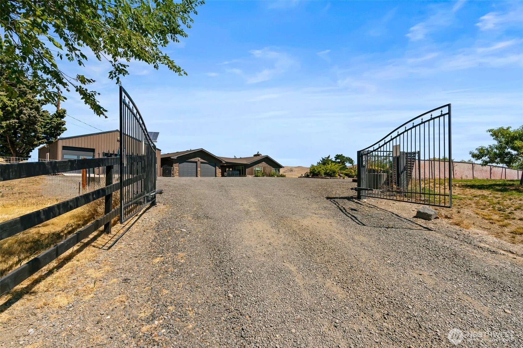 3672 N Wenas Road Property Photo 12