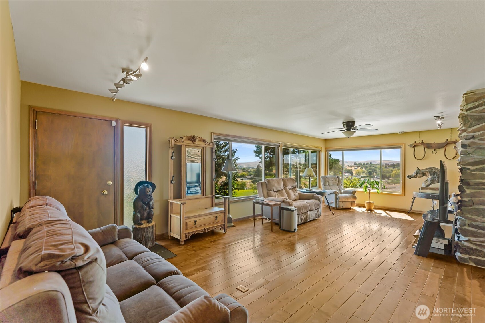 3672 N Wenas Road Property Photo 17