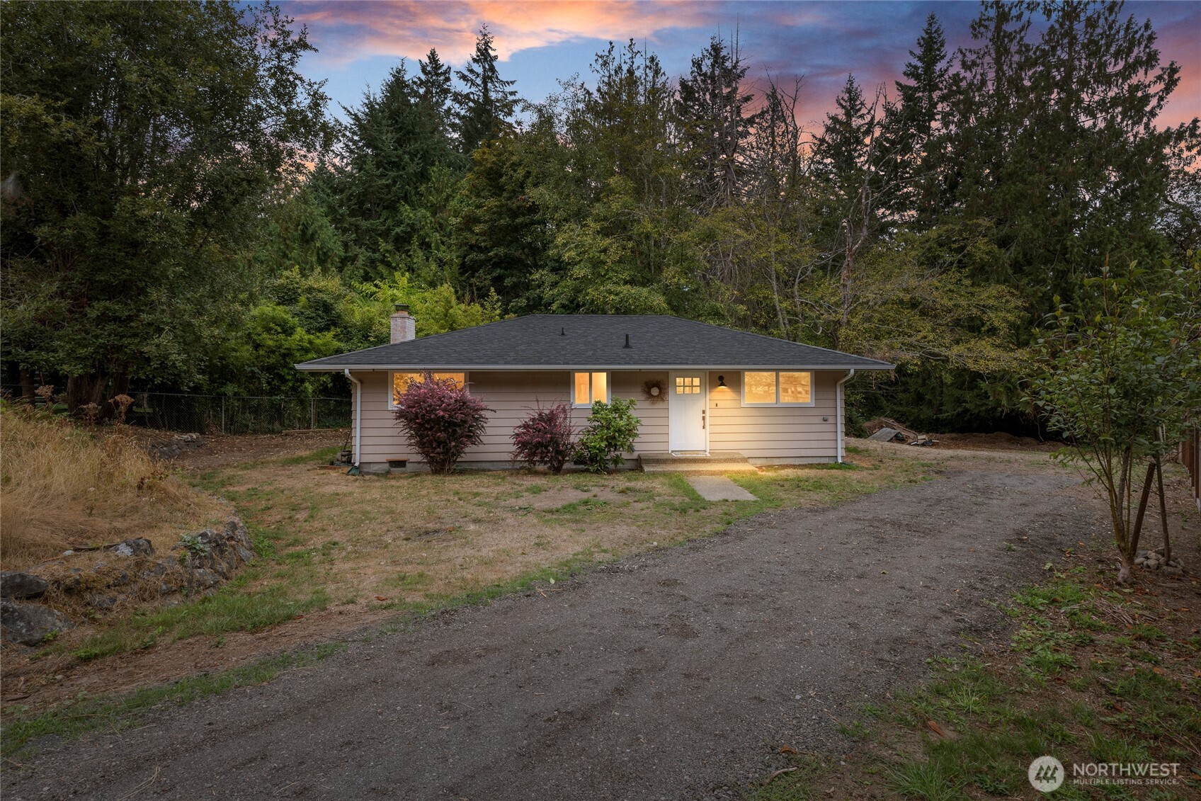811 Hyak Way Property Photo 1