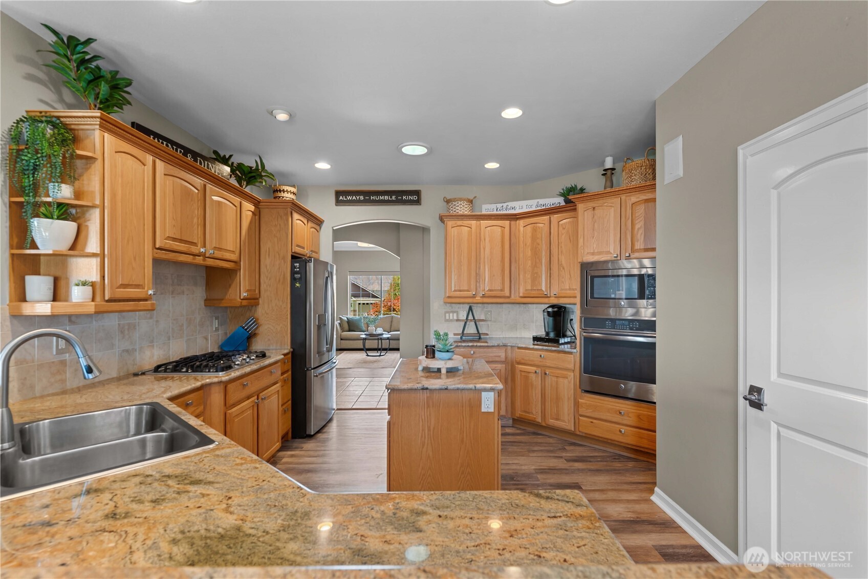 3715 Viewmont Drive Property Photo 14