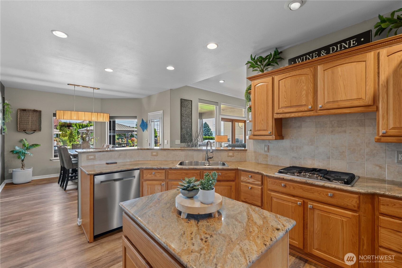3715 Viewmont Drive Property Photo 15