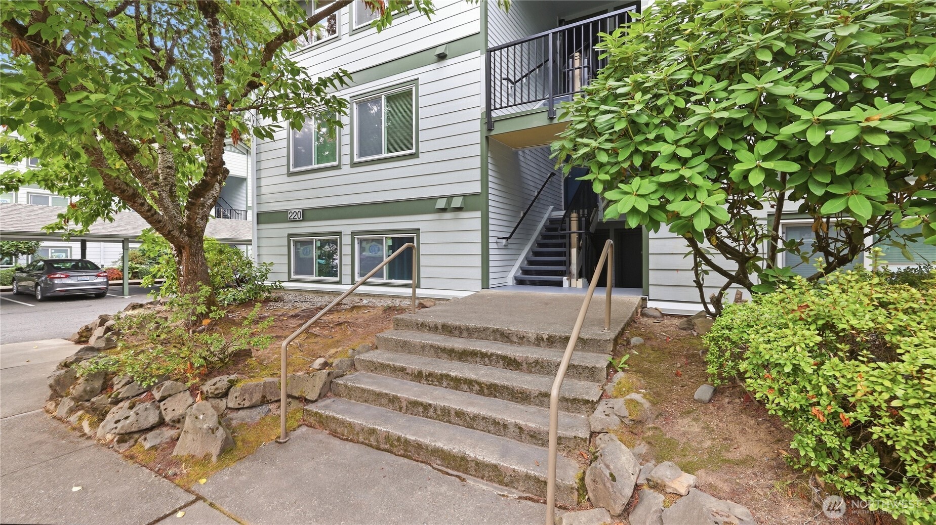 220 Ne Dogwood Street B301 Property Photo 2