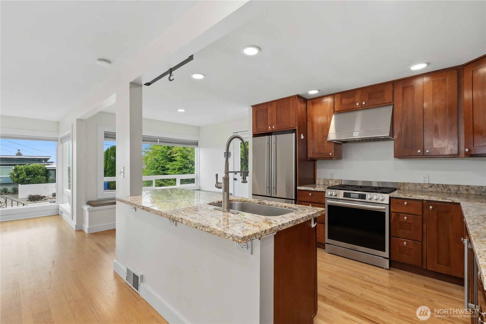 5306 Beach Drive Property Photo 12