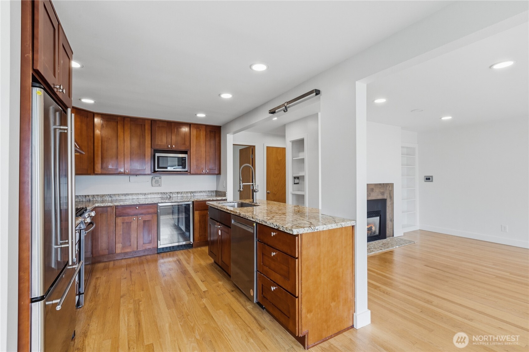 5306 Beach Drive Property Photo 14
