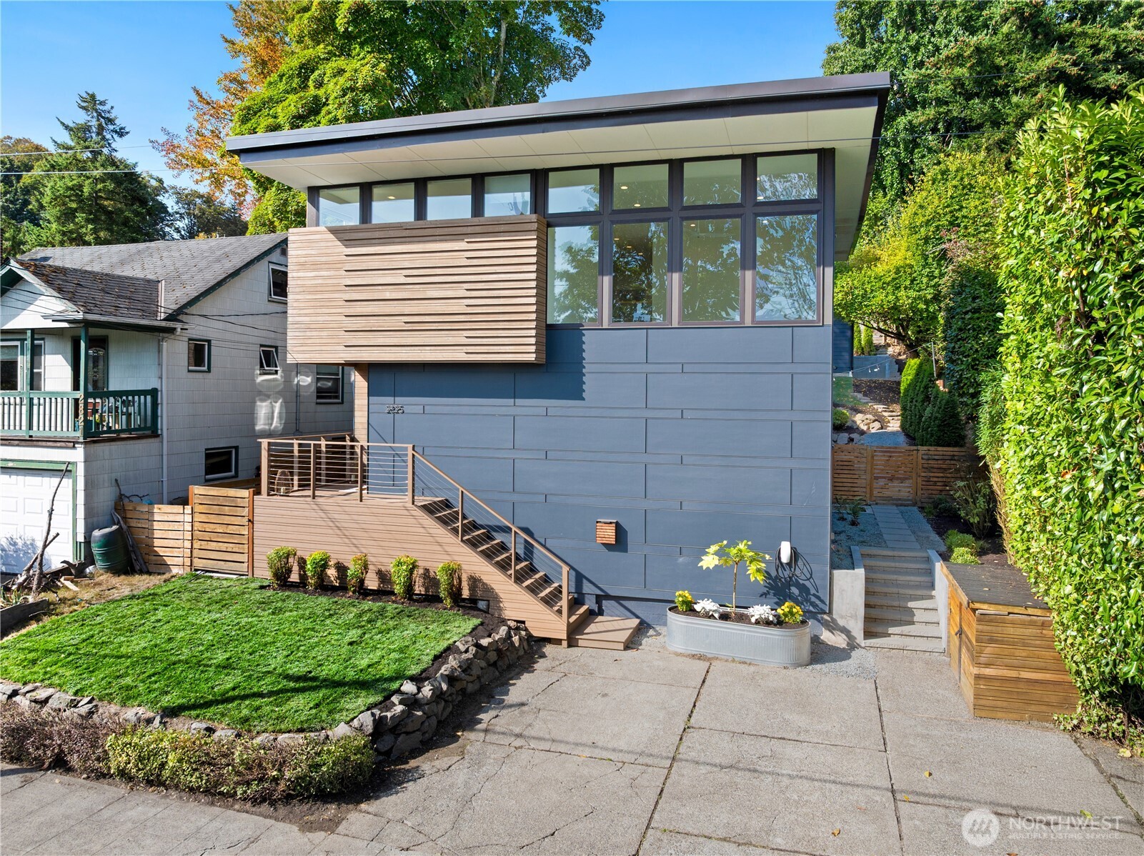 2825 22nd Avenue Property Photo 1