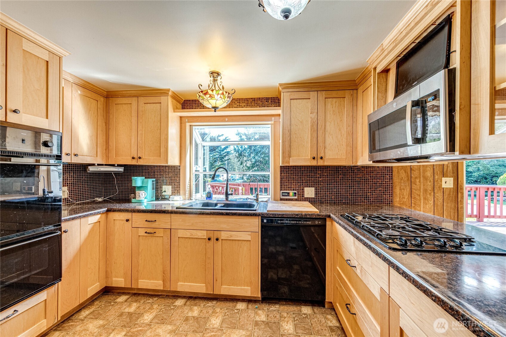 106 S Jensen Road Property Photo 11