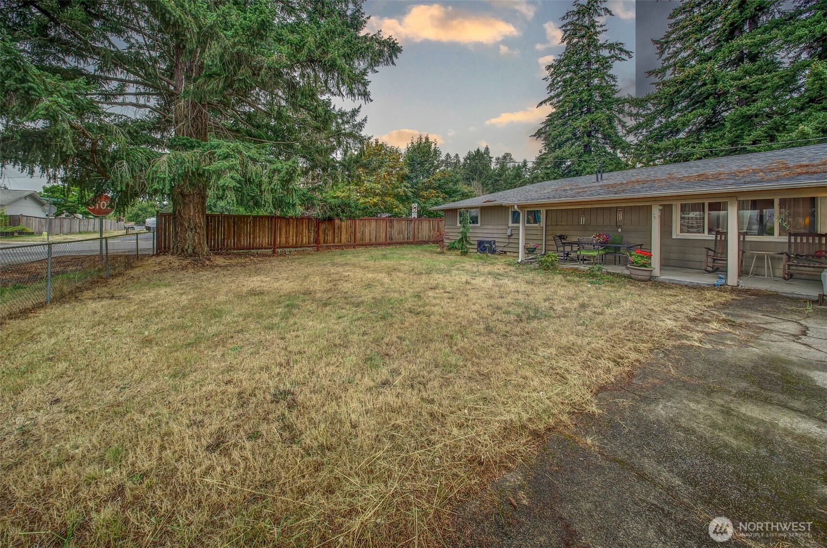 207 Seattle Street Property Photo 3
