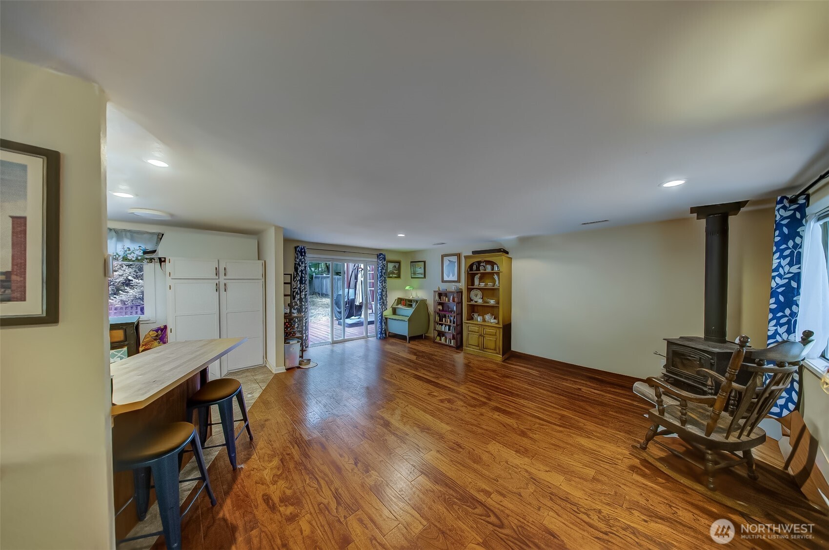 207 Seattle Street Property Photo 9