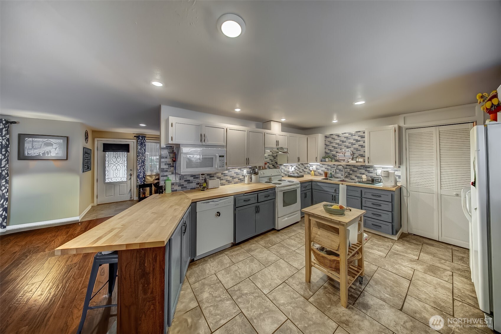 207 Seattle Street Property Photo 11