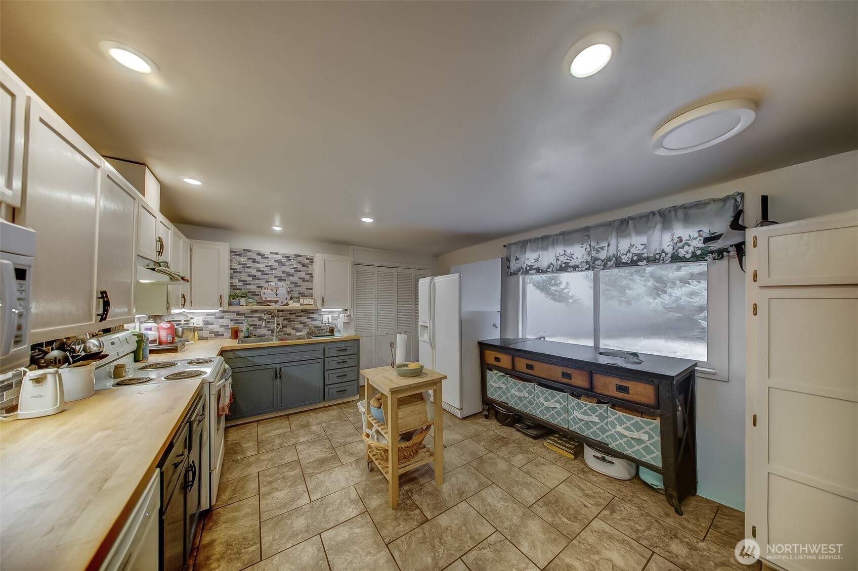 207 Seattle Street Property Photo 12