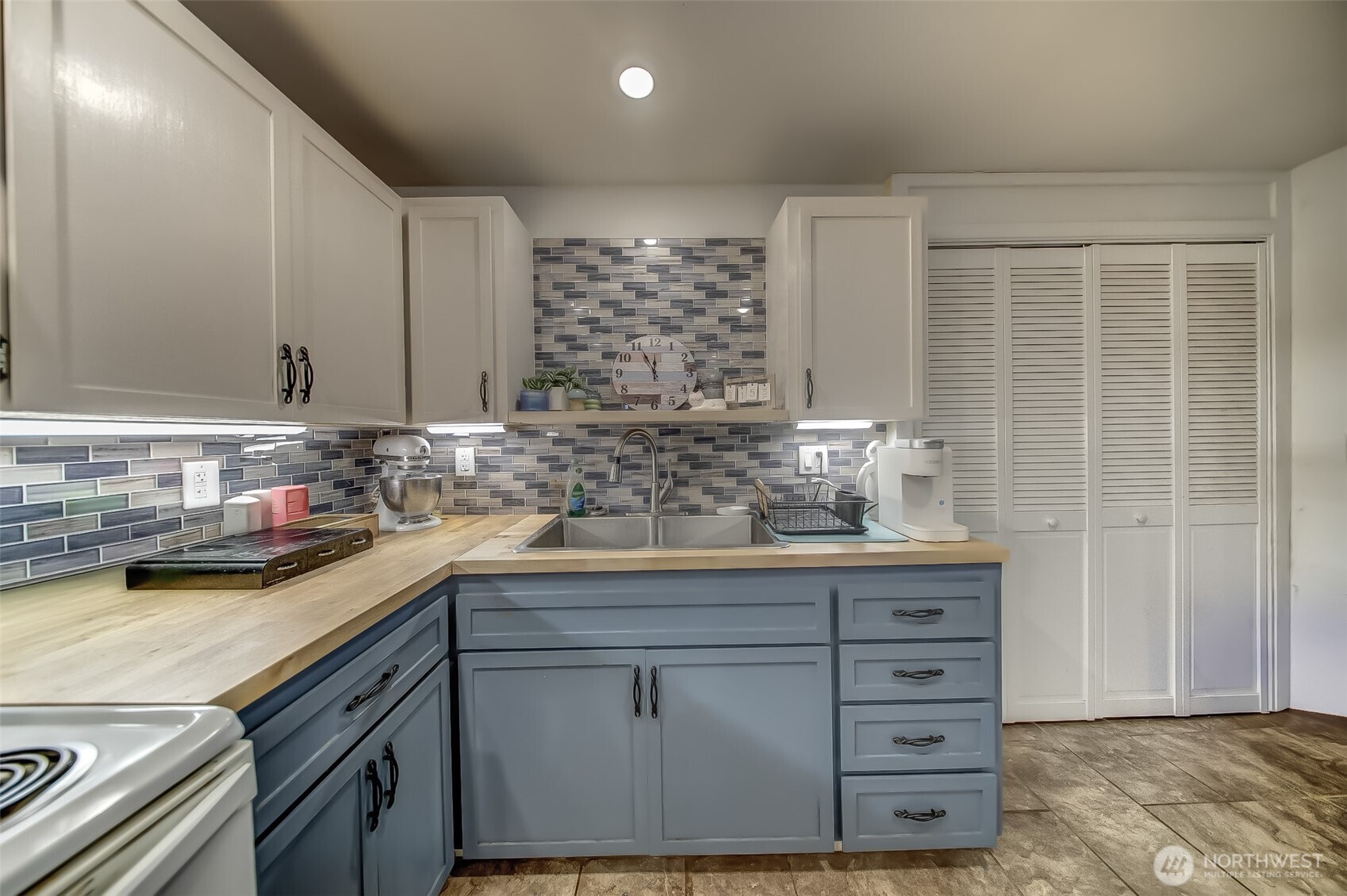 207 Seattle Street Property Photo 14